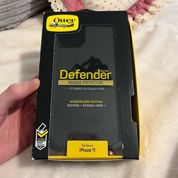 Never used Iphone 11 Black Otterbox case - Picture 1 of 2